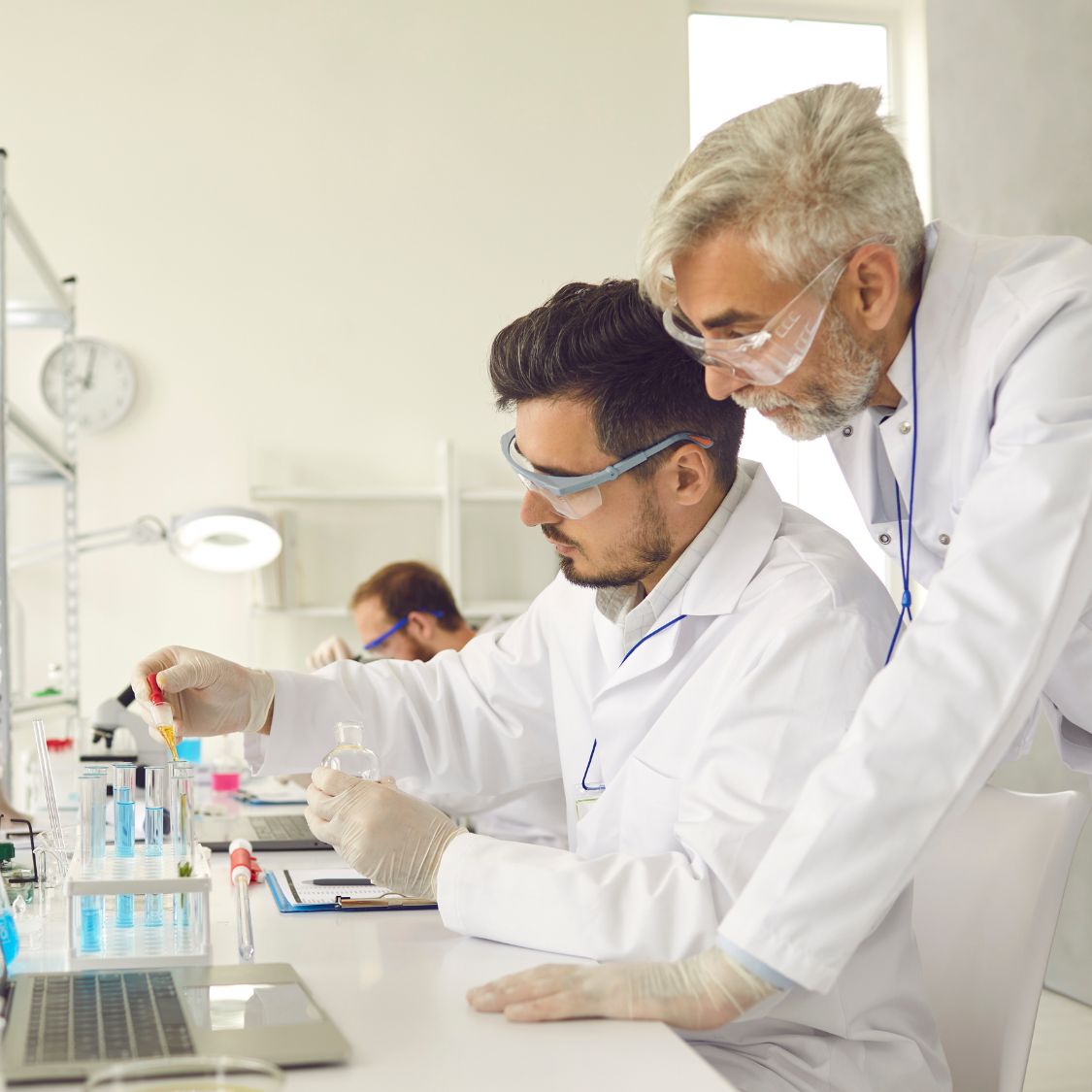 Best Practices for Technicians Working in a Laboratory