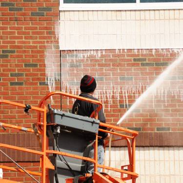 Top Signs It’s Time To Power Wash Your Commercial Building