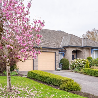 Top Tips for Maintaining Your Driveway and Sidewalks