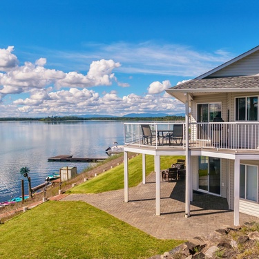 Essential Features Every Waterfront Home Should Have